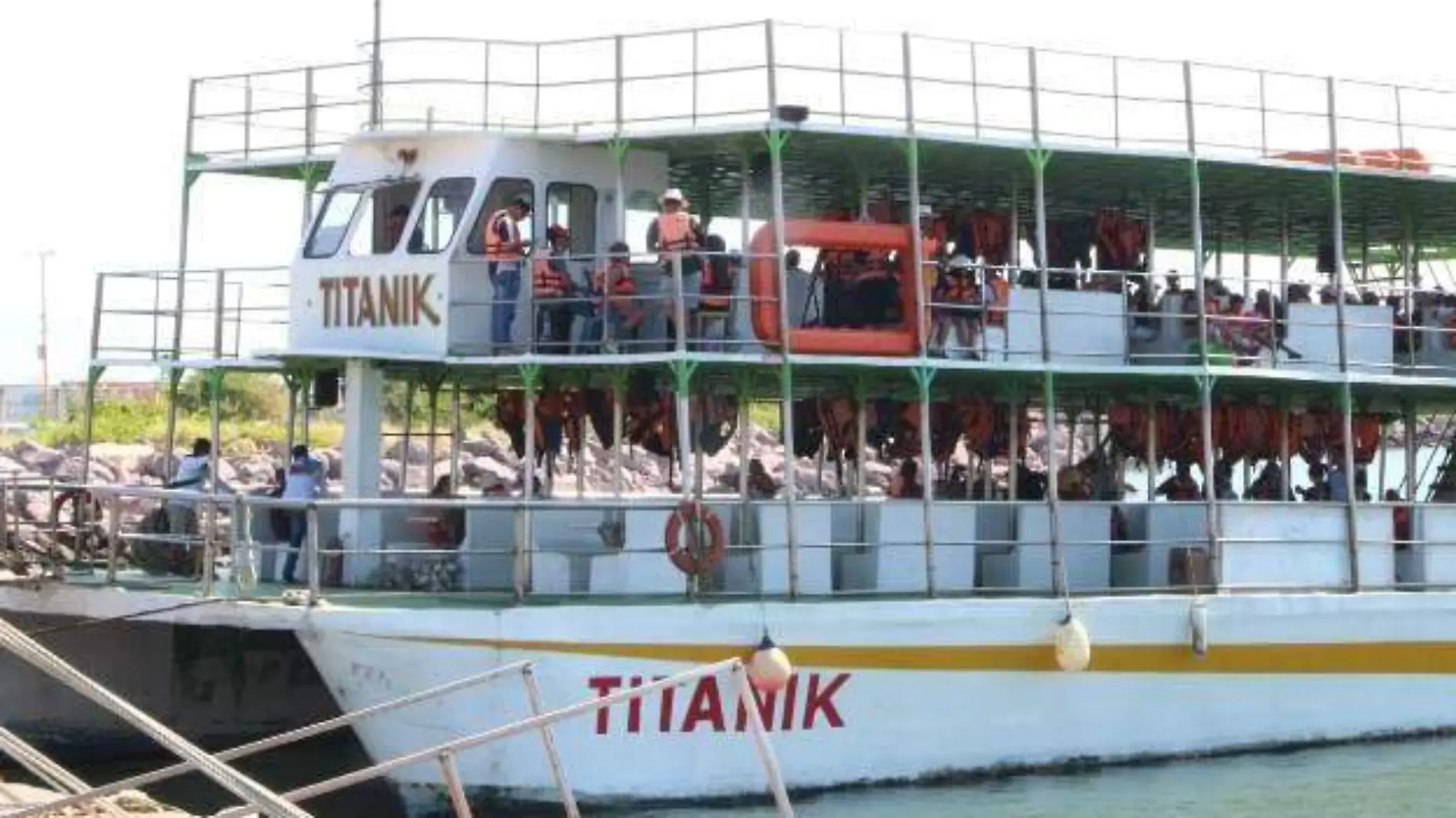 paseo - catamaranes- turistas